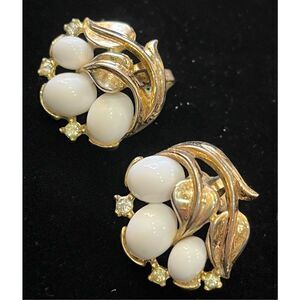 Vintage Trifari Clip On Earrings 1950's Capri Line Gold Tone White Cabochon Set